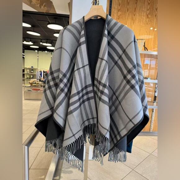 Burberry wool Black and Gray Fringe Poncho/cape NWT - Picture 2 of 4